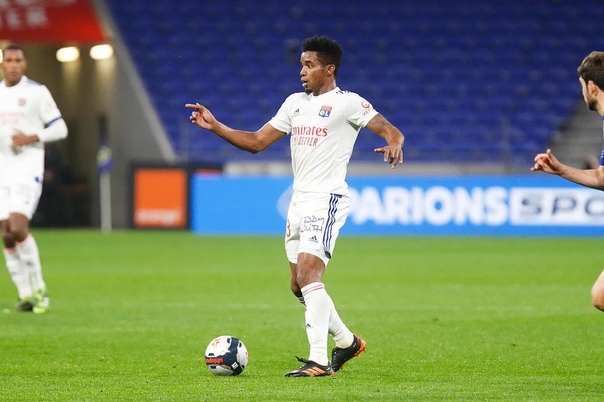 ol 10 me depart surprise et immediat pour thiago mendes icon 25i6740 copie 306489