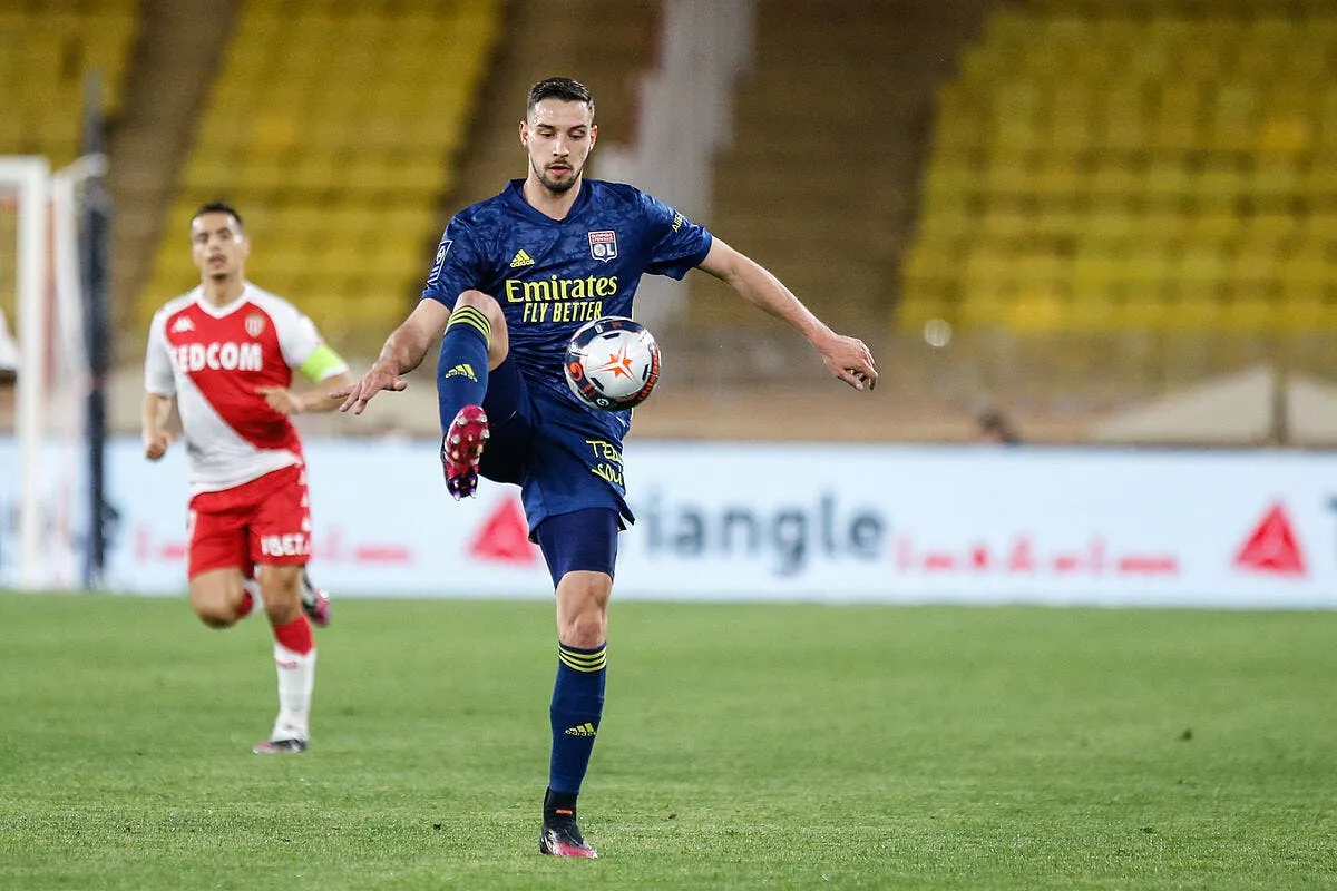 ol 4 me lyon dit banco pour de sciglio icon d1r1087 315851