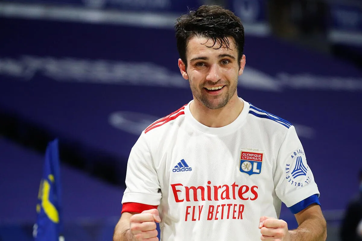 ol cafu a signe a lyon il s appelle leo dubois icon 25i2549 copie 305445