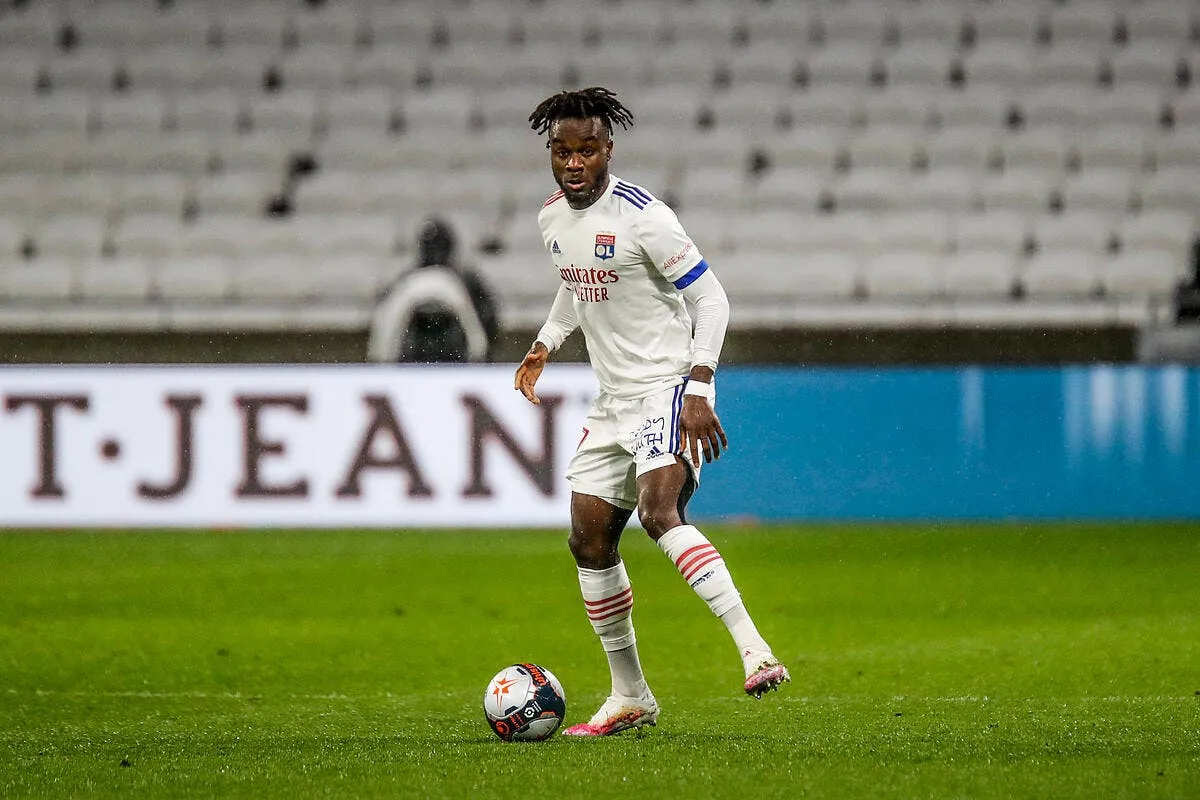 ol cornet pousse vers la sortie par lyon icon 25i1111 copie 316529