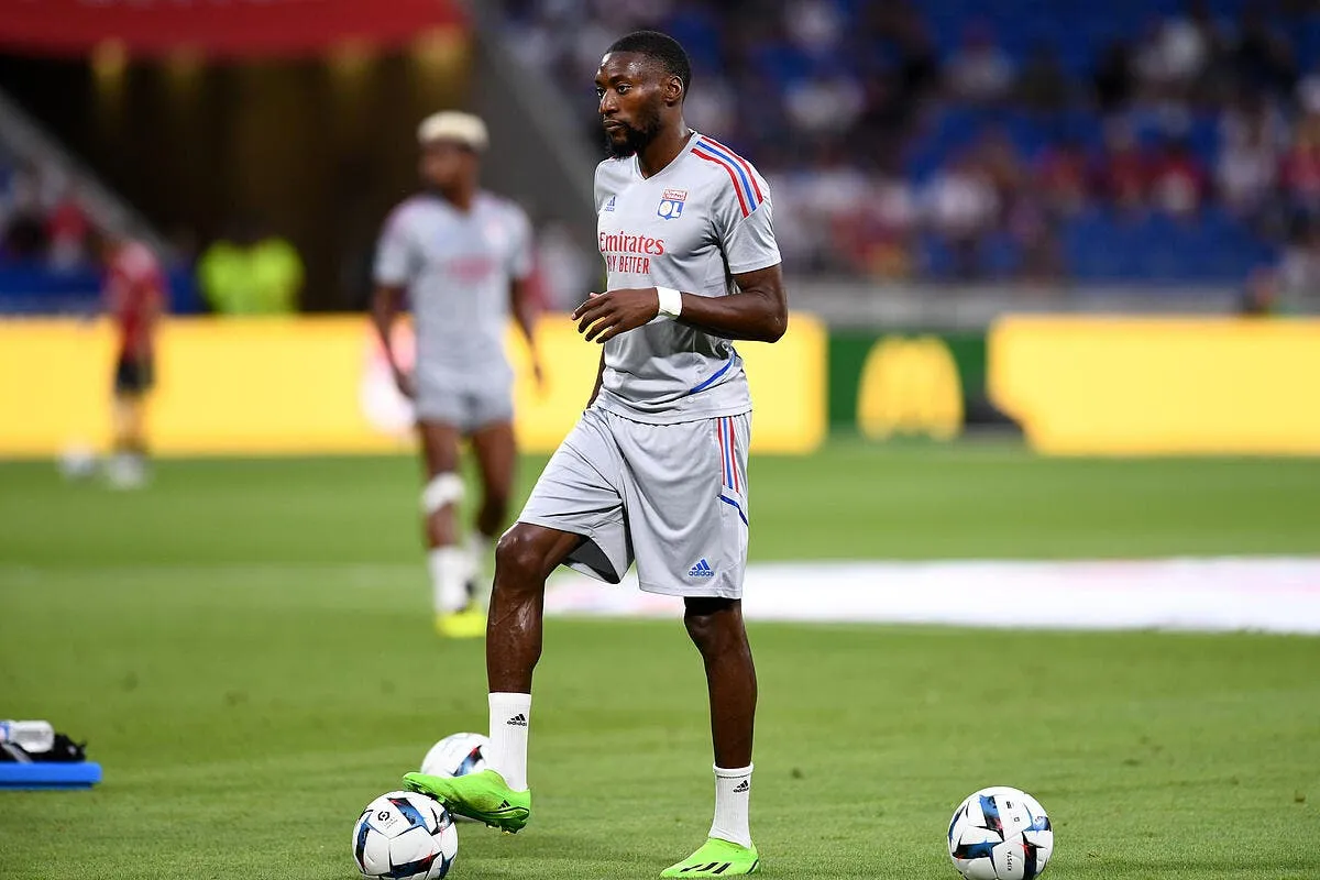 ol debarrasse des supporters toko ekambi savoure toko ekambi 7 356334