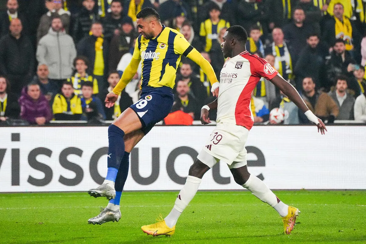 ol fofana blesse rouge annule par la var lyon dans le piege turc iconsport 250276 0011 387297