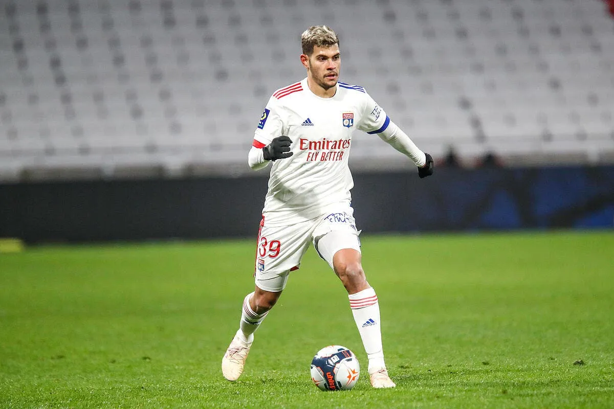 ol guimaraes ne pourrira pas le vestiaire icon 25i3182 copie 306907