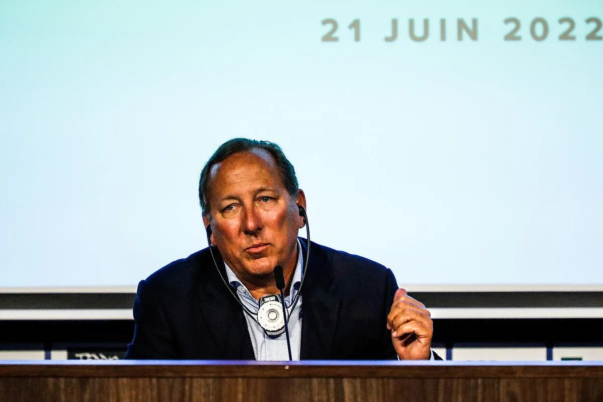 ol john textor craque et vide ses poches icon 25i3469 353374