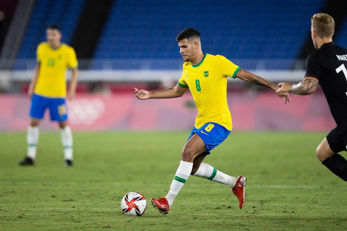 ol la rumeur bruno guimaraes rend fou icon ap 12307789 320283