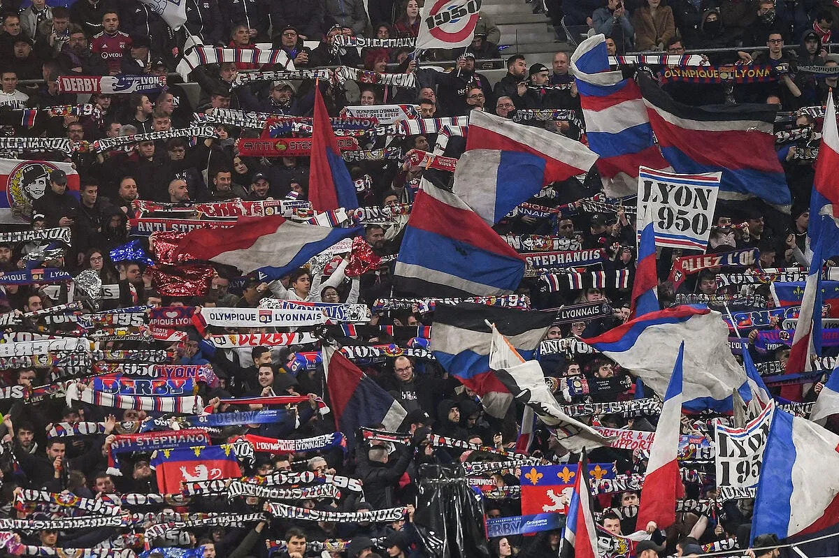 ol le feu a lyon pour le depart des joueurs a st etienne icon bap 010320 93 164 304945