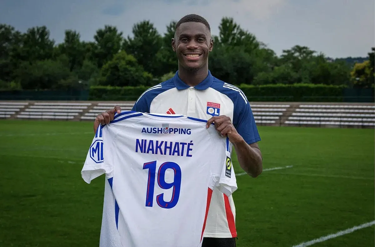 ol niakhate signe jusqu en 2028 pour 32 millions d euros ol 378040