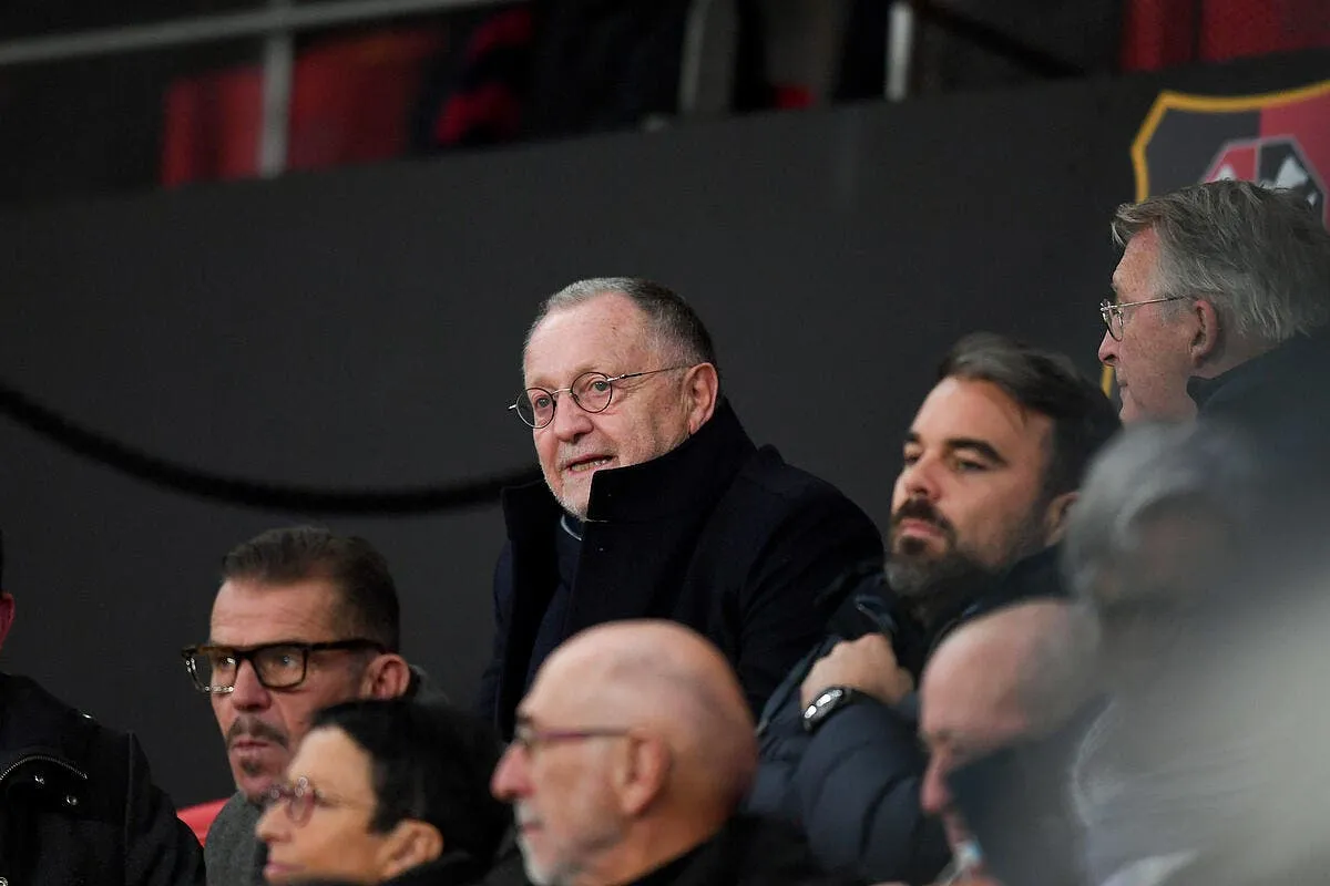 ol om l arbitre voulait reprendre aulas pointe les marseillais du doigt icon pl5 8313 328565