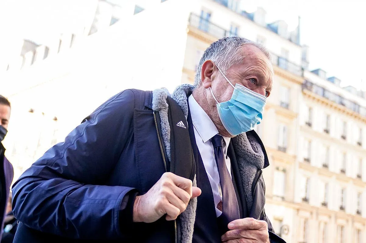 ol psg aulas se fait rappeler la loi par le prefet icon 23112021 pf29839 331855