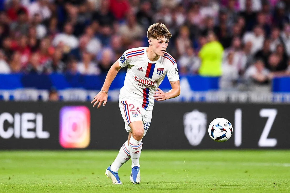 ol une premiere victime surprise de laurent blanc icon pl5 7324 1 352291