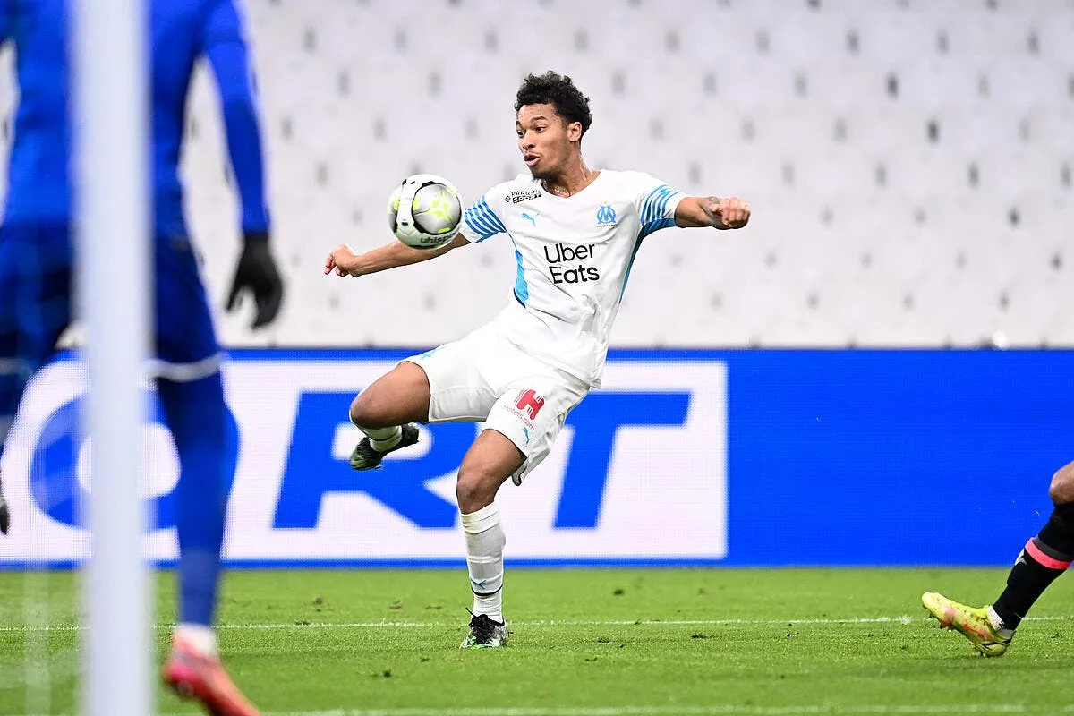 om boubacar kamara abuse il rend fou longoria icon 021734 0428 332681