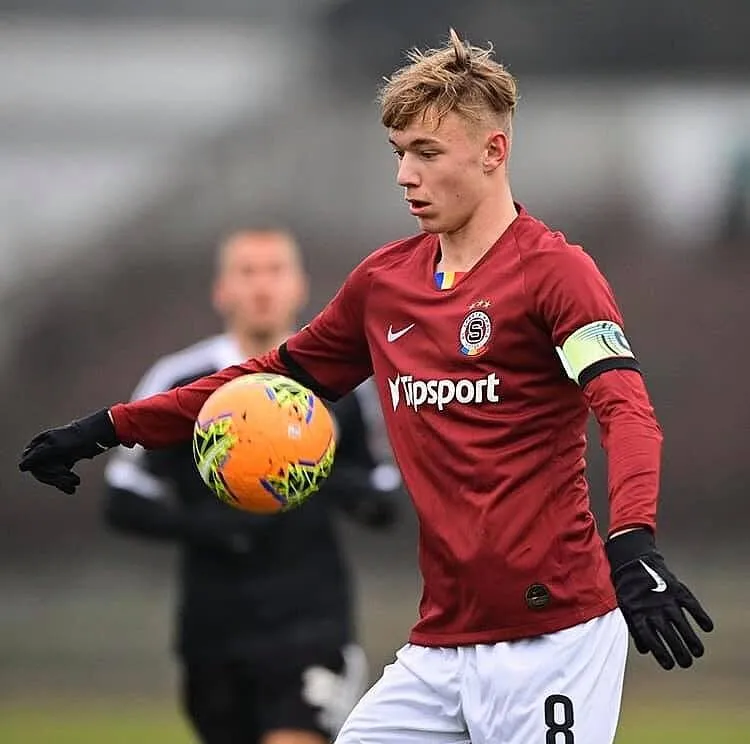 om ca bouge pour la prochaine pepite de longoria karabec 319585