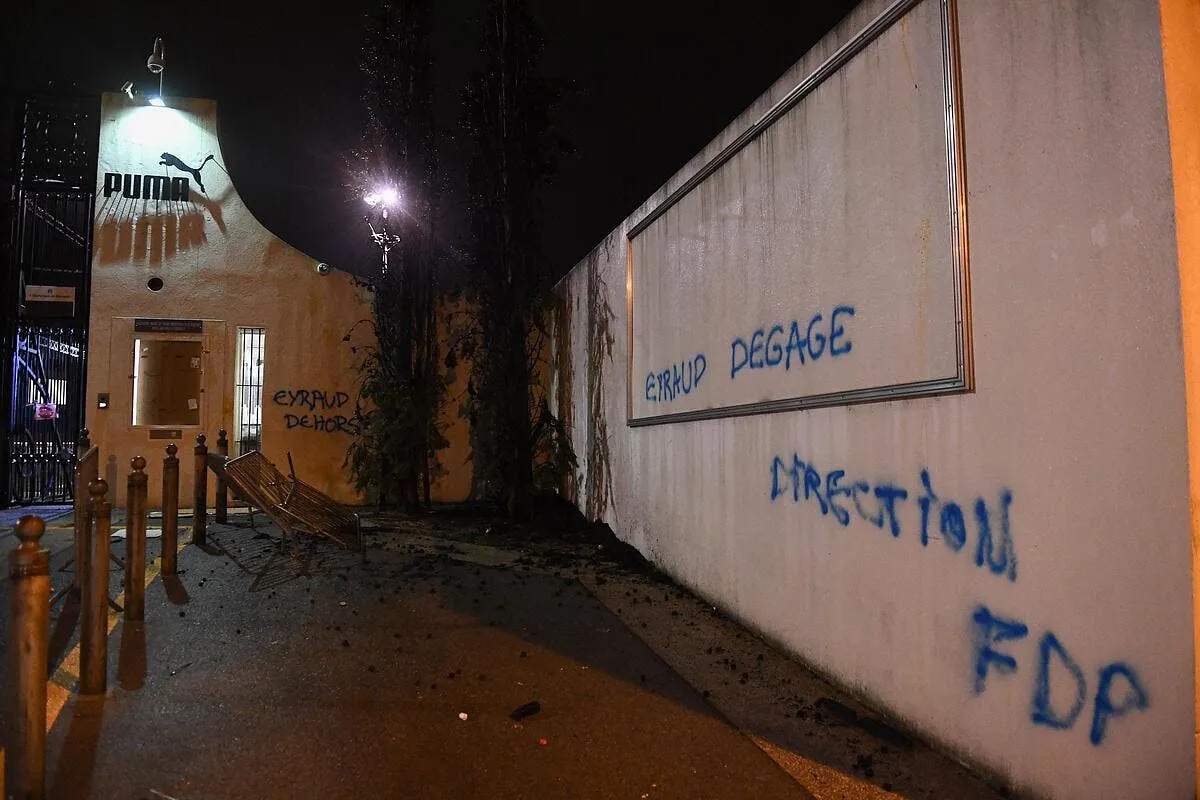 om le directeur general denonce le coup monte des supporters a 305577