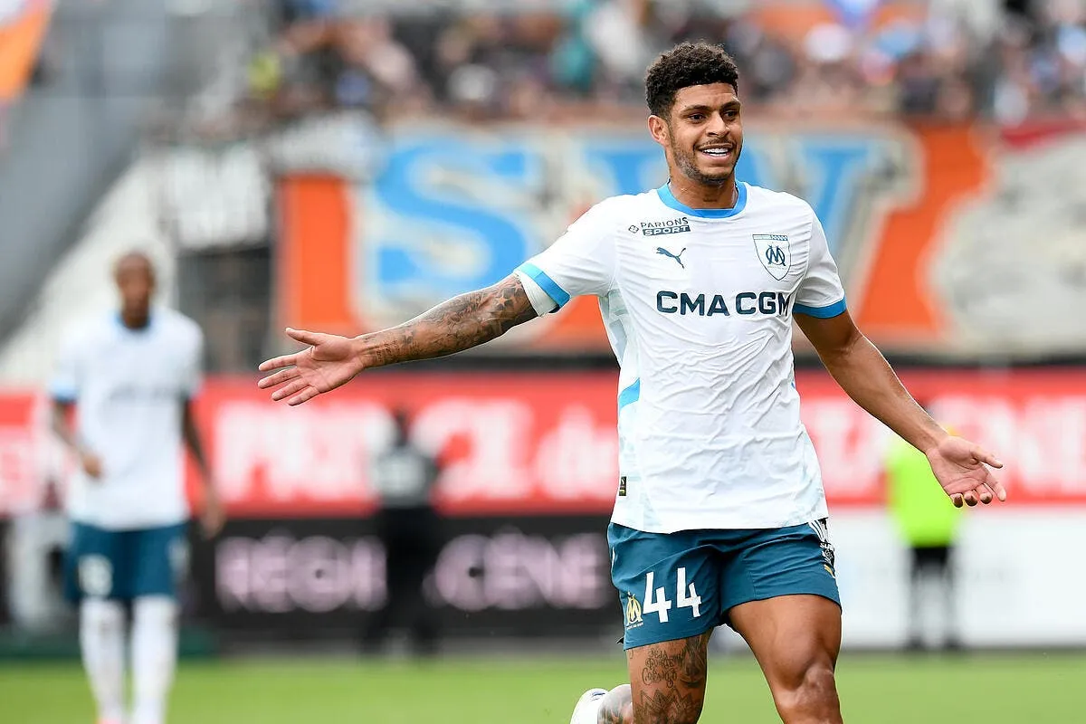 om luis henrique prolonge le cadeau de longoria iconsport 237170 0506 380153