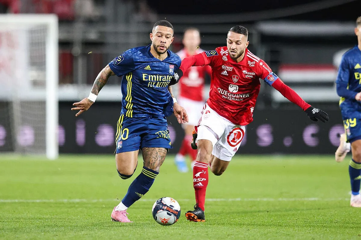 om memphis depay seul mbappe lui resiste icon vmi brestlyon 30 307259
