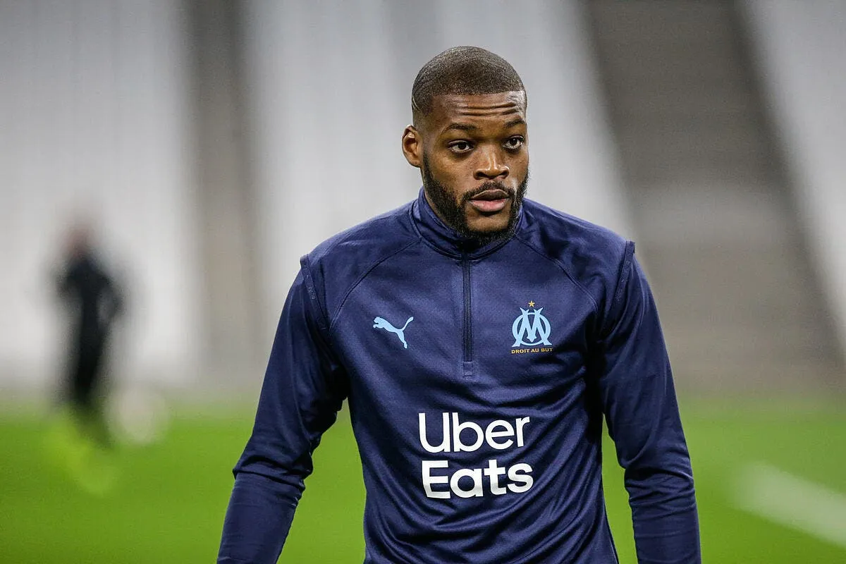 om ntcham prend son pied sur le banc de marseille ntcham 1 311191