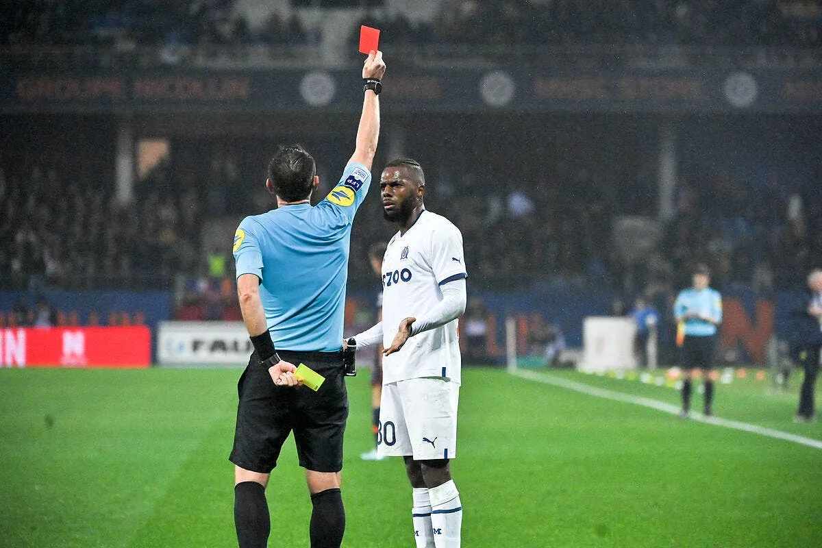 om nuno tavares suspendu 3 matchs icon adi 8876 355412