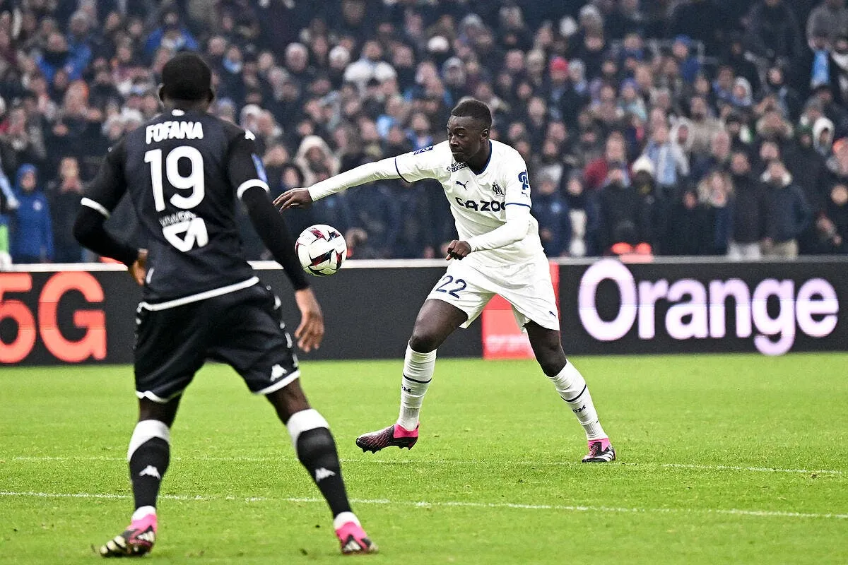 om pape gueye signe lundi a seville icon ab9 1134 356380