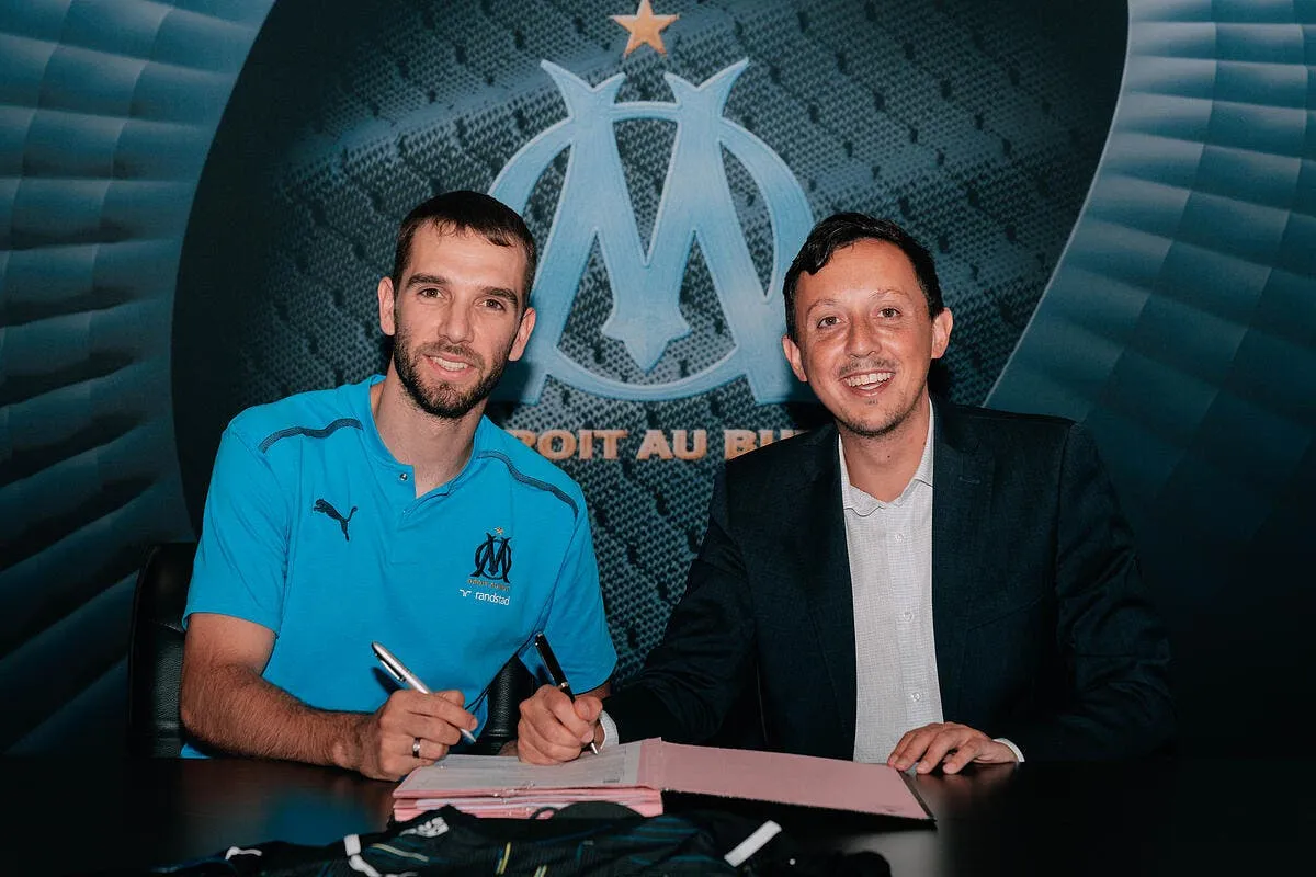 om pau lopez a marseille c est signe 5678103 pau lopez signature 2 jpg jerome andreacchio 20210719 100809 319395
