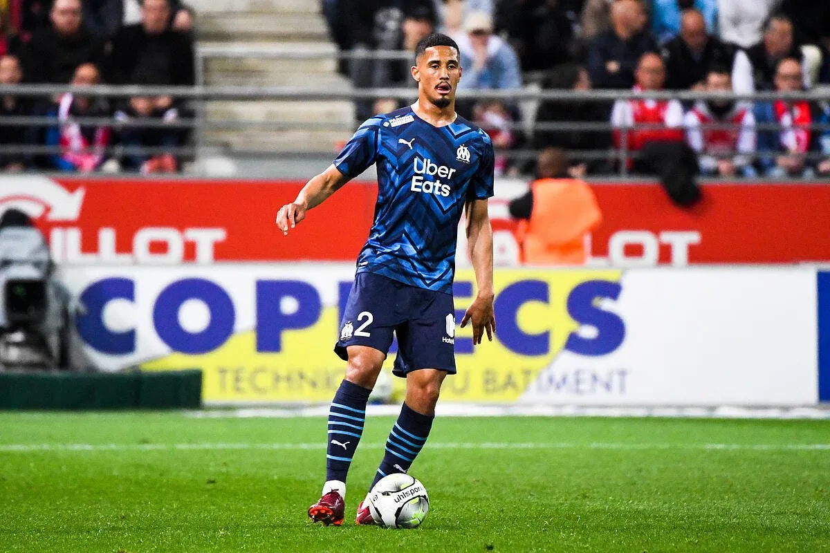 om saliba et sampaoli sur le dos longoria a la pression saliba 7 341655