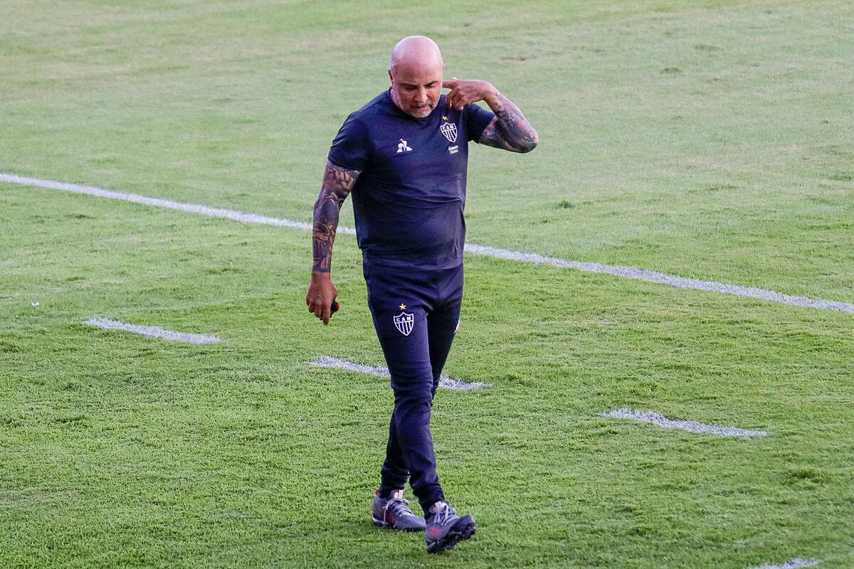 om seulement 16 joueurs pro l an prochain sampaoli en sueur a 307691