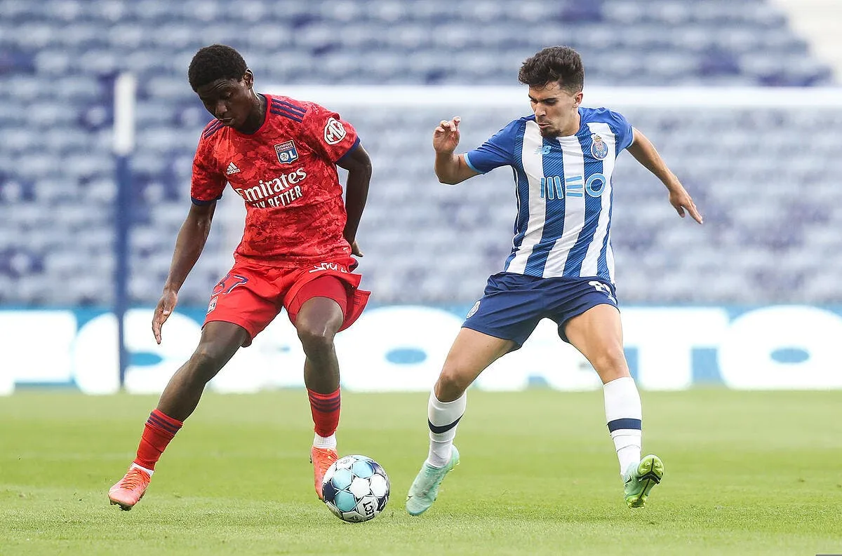 panne de defense l ol craque a porto icon 4309586 320375