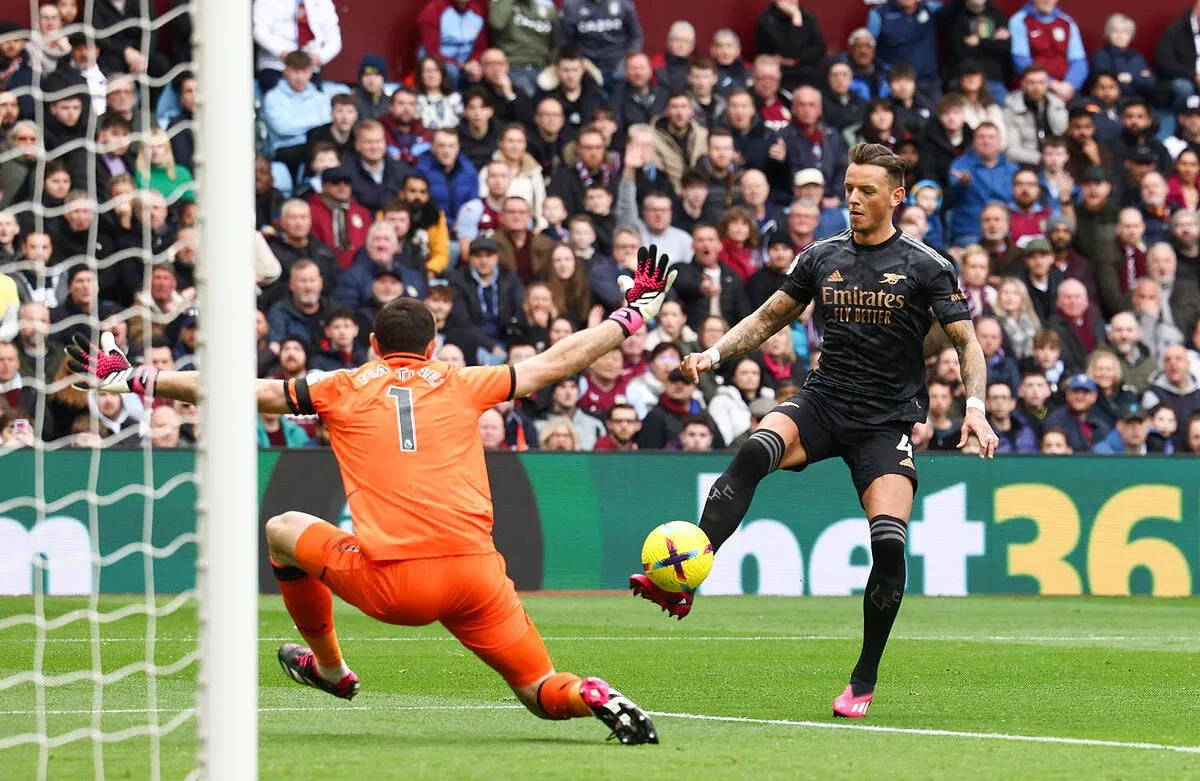 pl martinez se rate et offre la victoire a arsenal icon spi 015 ds villa arsenal 357179