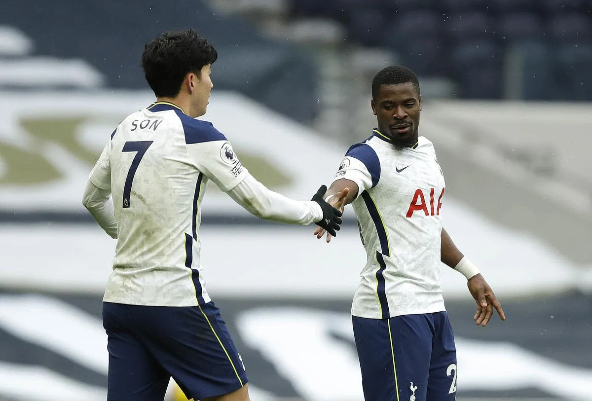 psg 7 me sur 4 ans le pont d or pour serge aurier choque icon 57949992 313985