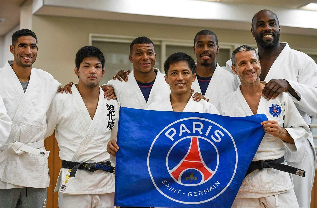 psg kimpembe affiche la couleur deux clubs pleurent icon iconsport 818606 004 346575