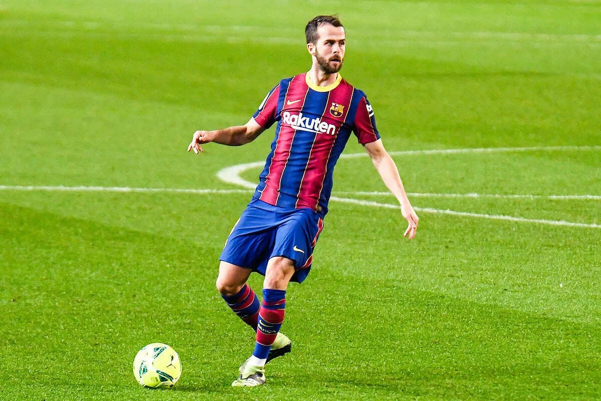psg le barca tente de refourguer pjanic a paris aa 311677