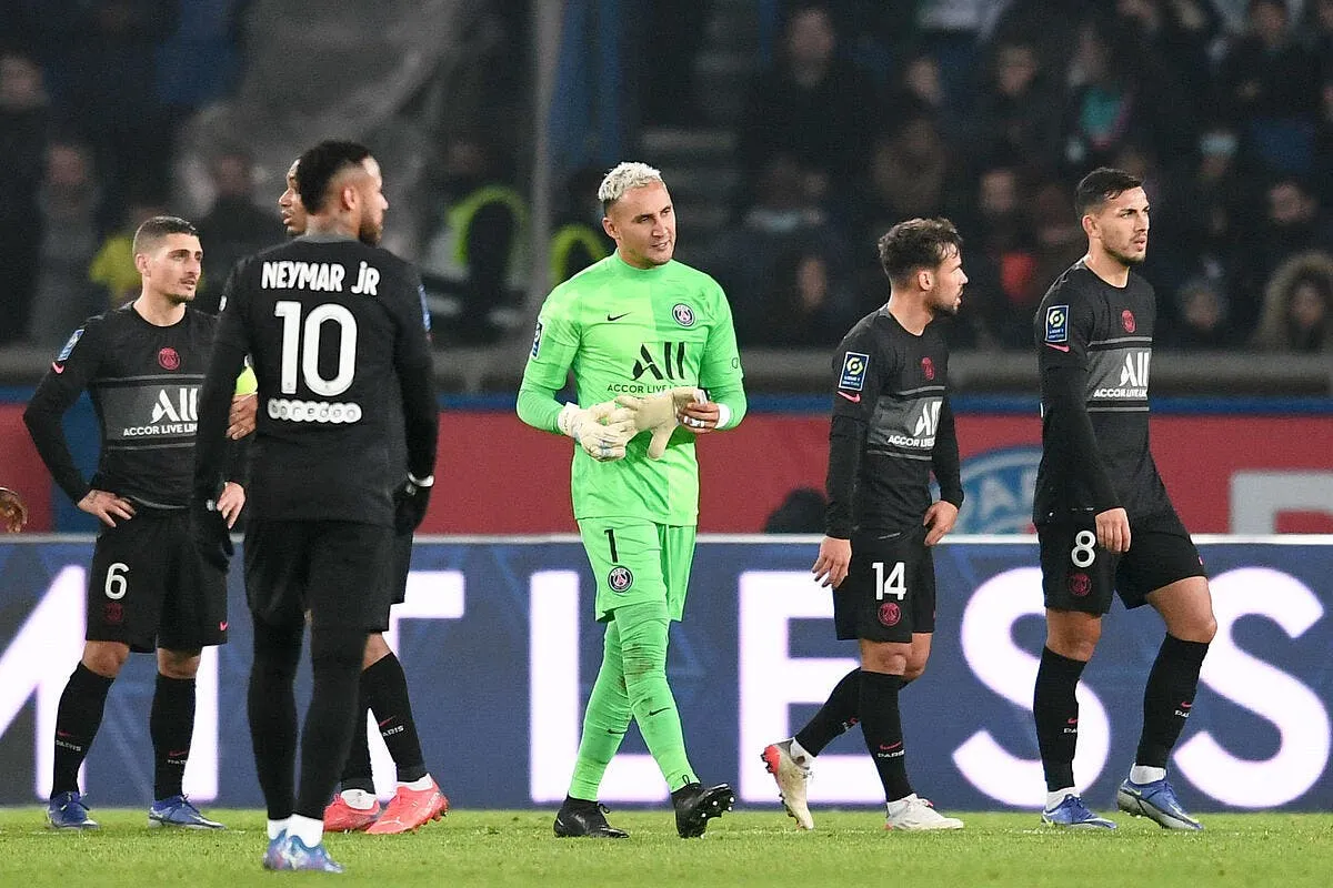 psg navas voit rouge la comparaison avec lopes tombe icon pl5 5180 328483