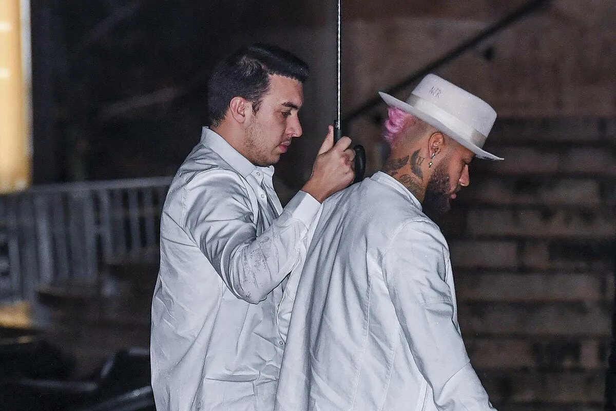 psg neymar victime du couvre feu paris adore ca icon alc 020220 45 09 305175