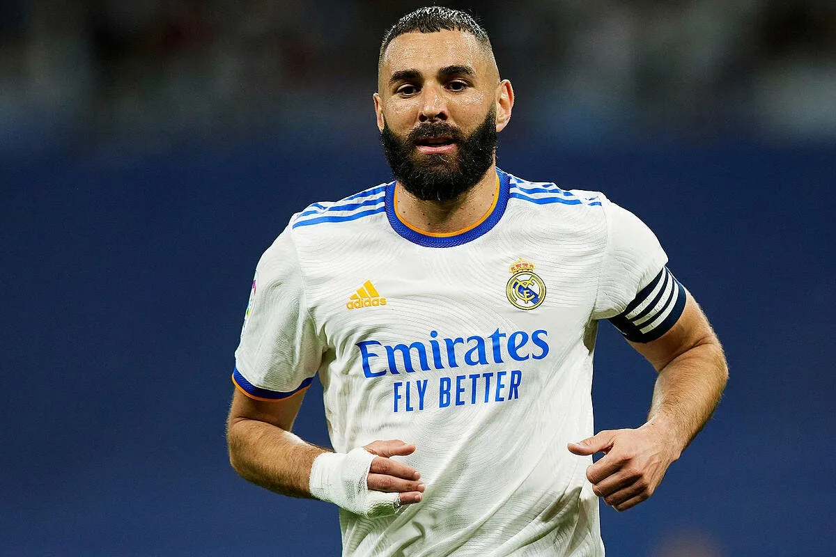 real madrid karim benzema arrive en france nabilla le previent icon ra 220512 162b 341581