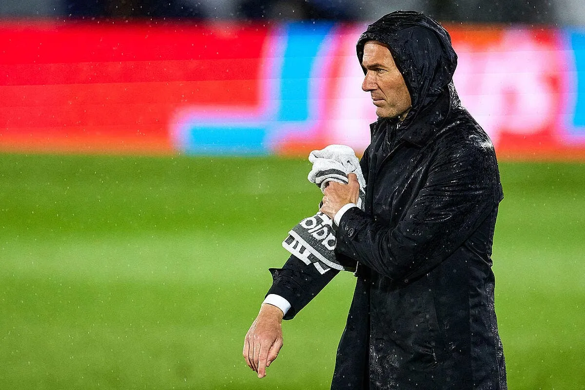 real madrid une annonce sur un coup de tete zidane est pret icon ra 210427 166 313231