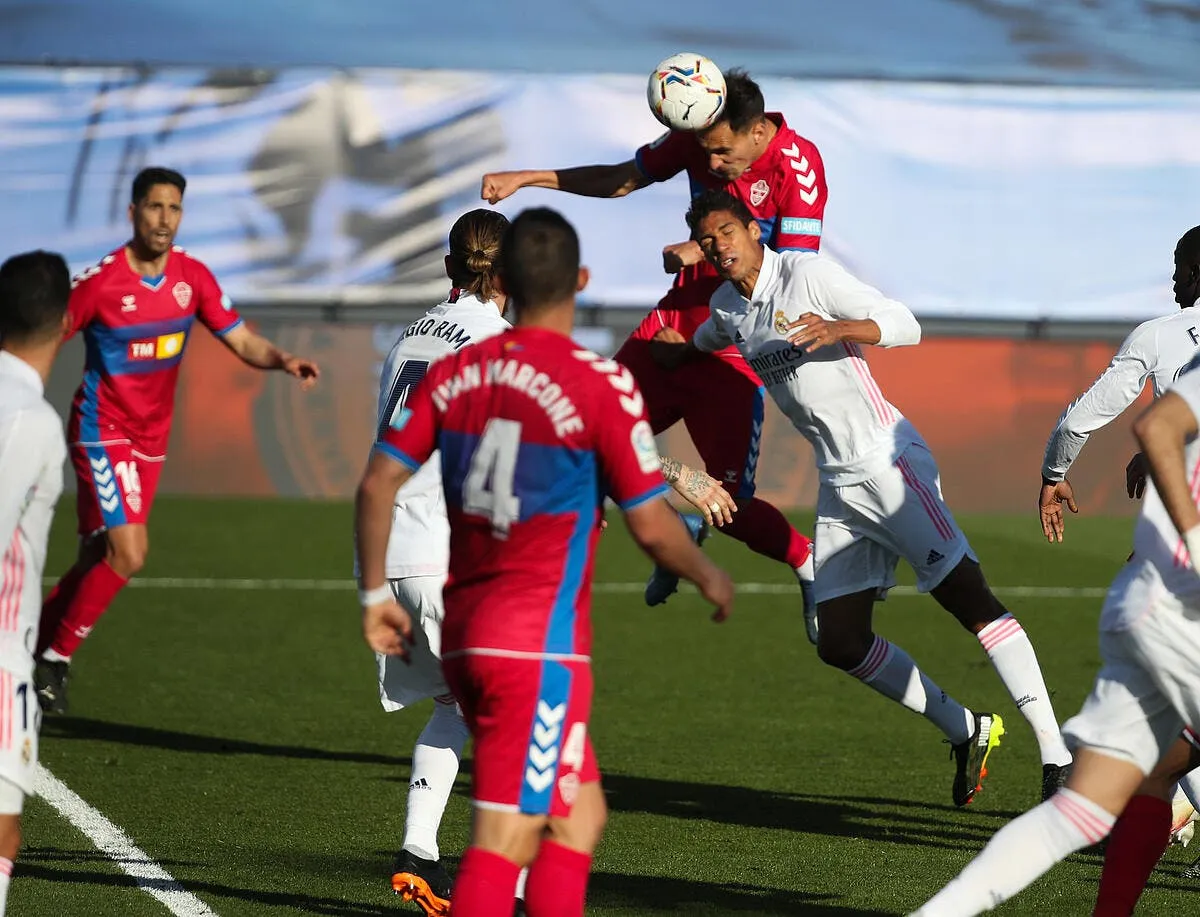 real madrid varane coute cher il s en excuse icon ecommercefotos ecommerce2 111471476 309117