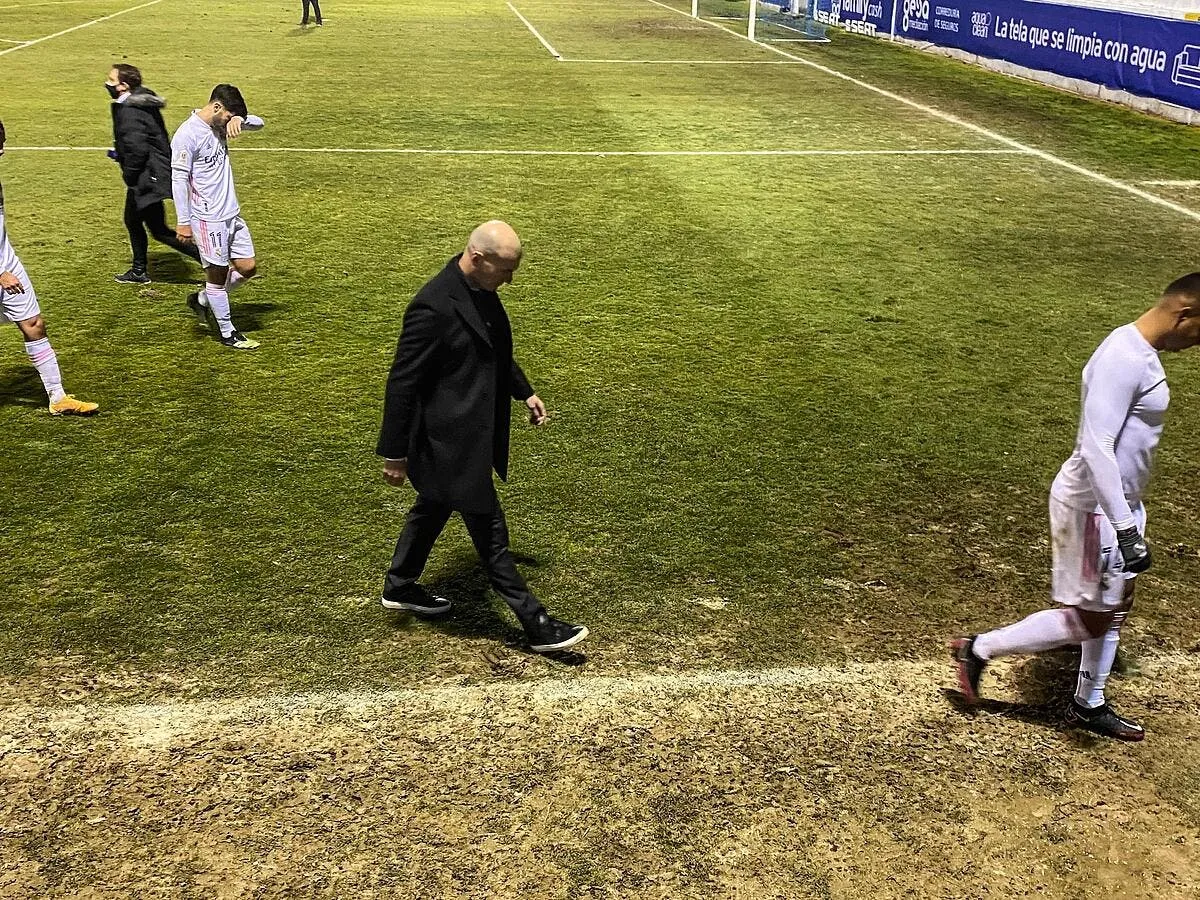 real madrid zidane a refuse de sauver sa peau icon ecommercefotos ecommerce2 110253897 305771