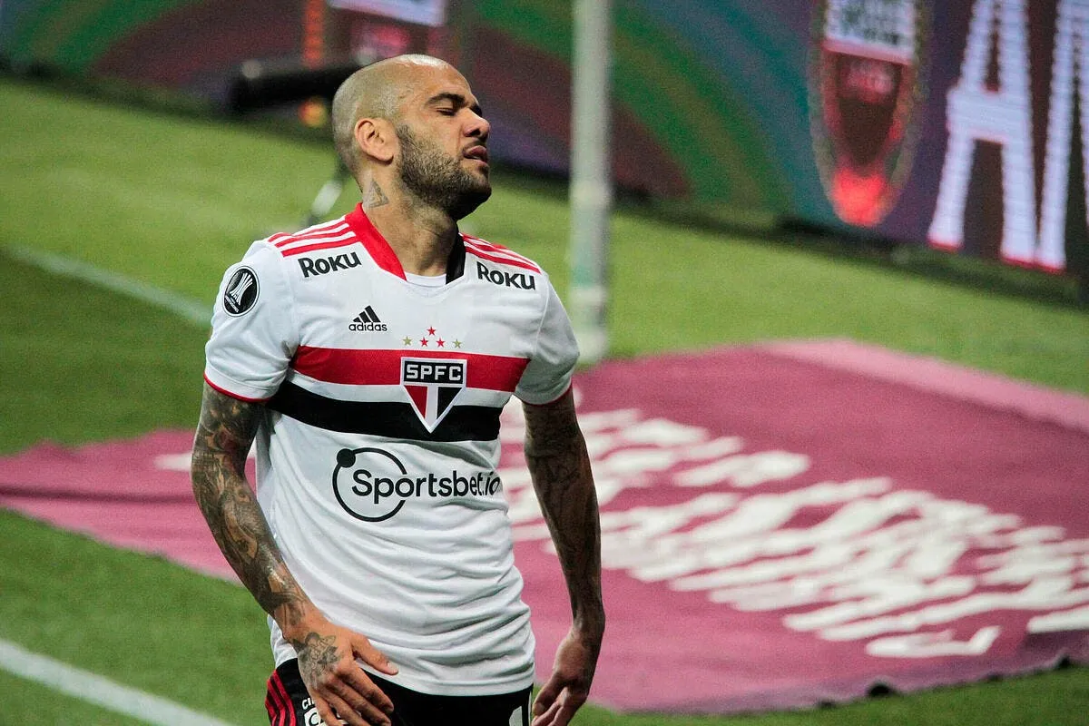 retour vers le futur daniel alves revient au barca icon af820210817021 327915