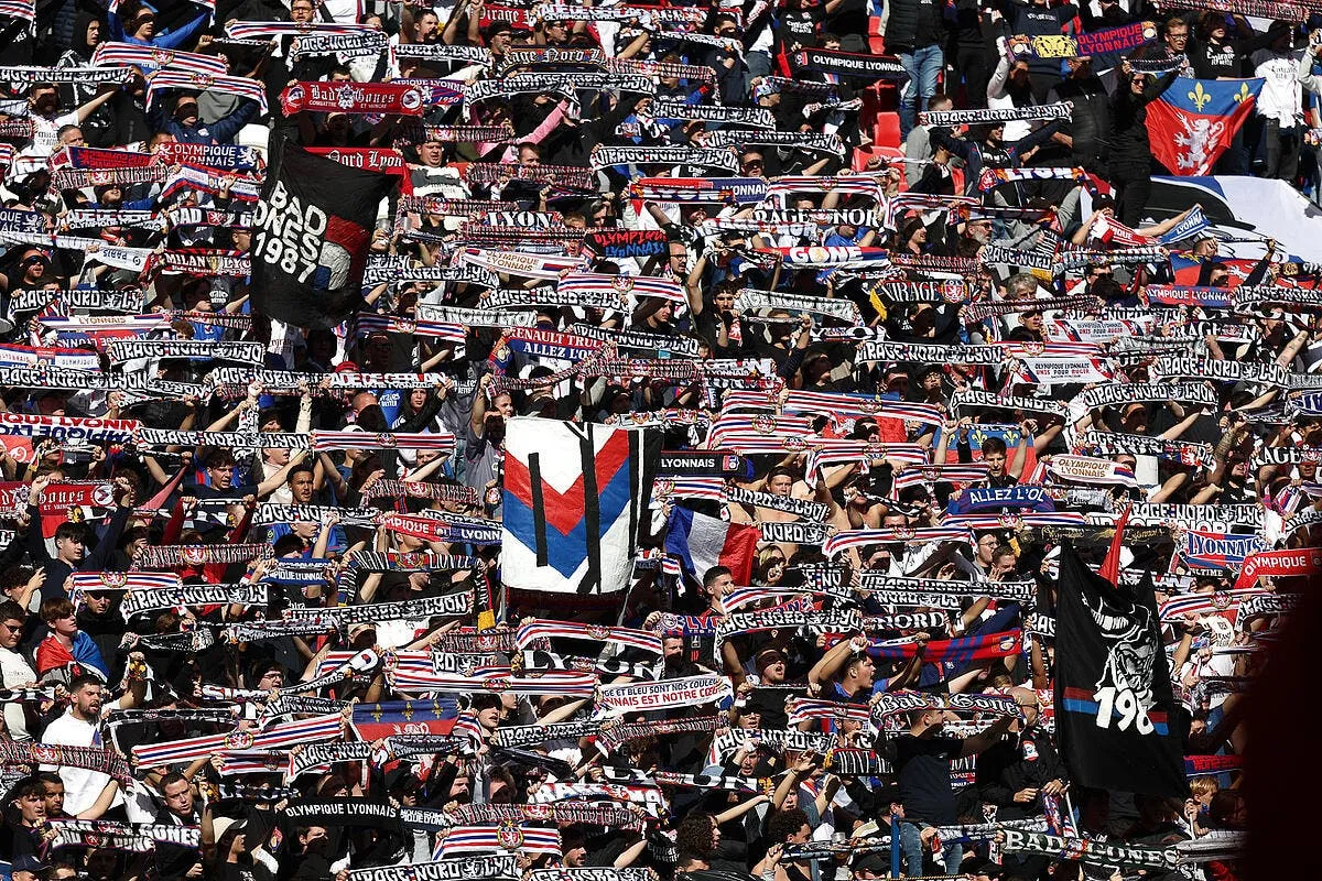 salut nazi au groupama stadium l ol epluche les videos iconsport 241215 0120 382617