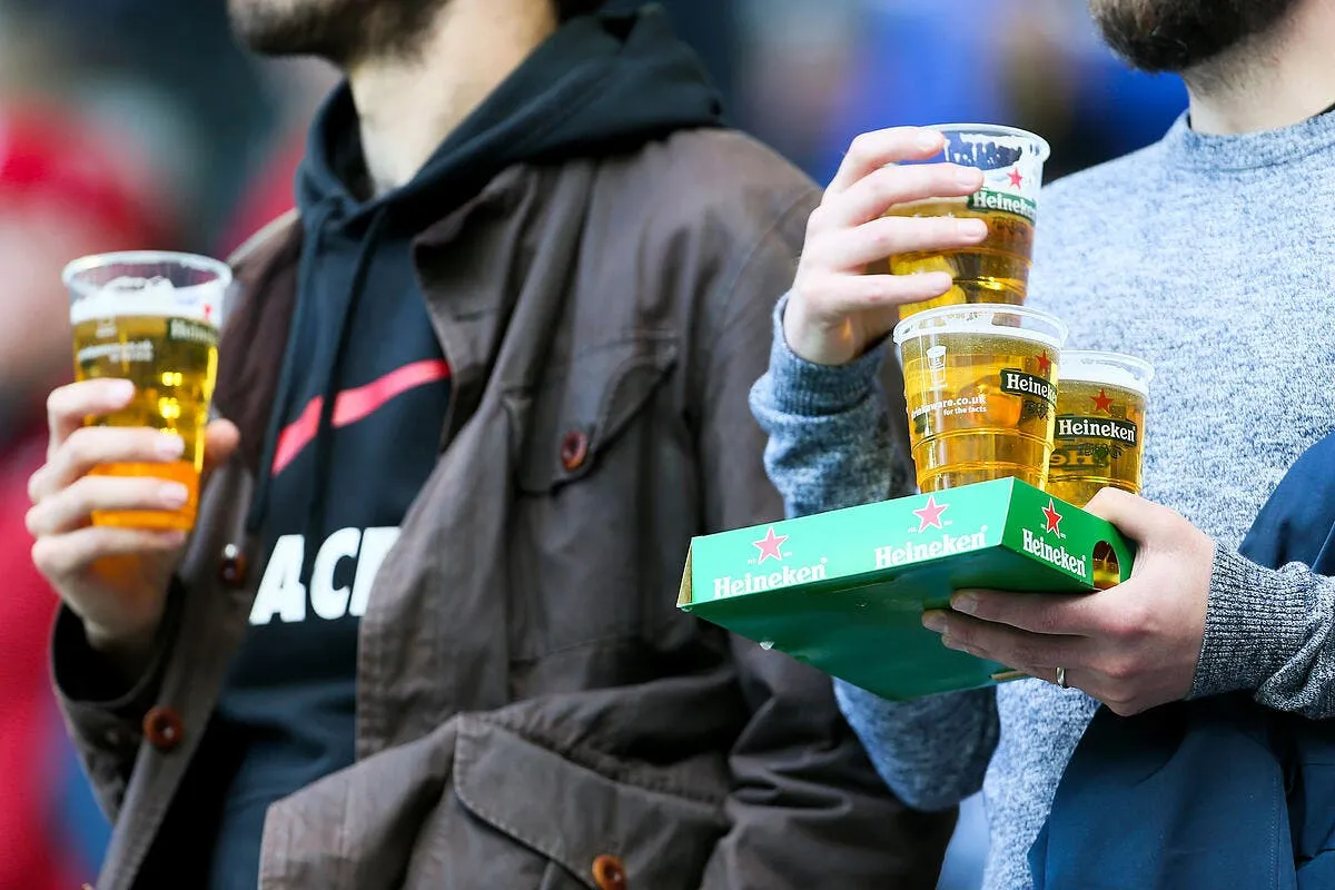 scandale les supporters de football plumes en ont marre icon 42803467 326171