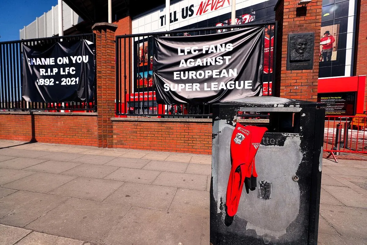 sl les fans de liverpool clashent la superligue icon 59283666 312029