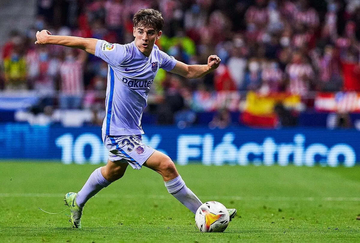 son avenir menace le barca panique a cause du psg gavi 325403