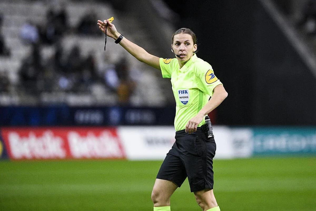 stephane frappart au sifflet jerome rothen se fait rappeler a l ordre icon cas9692 339591