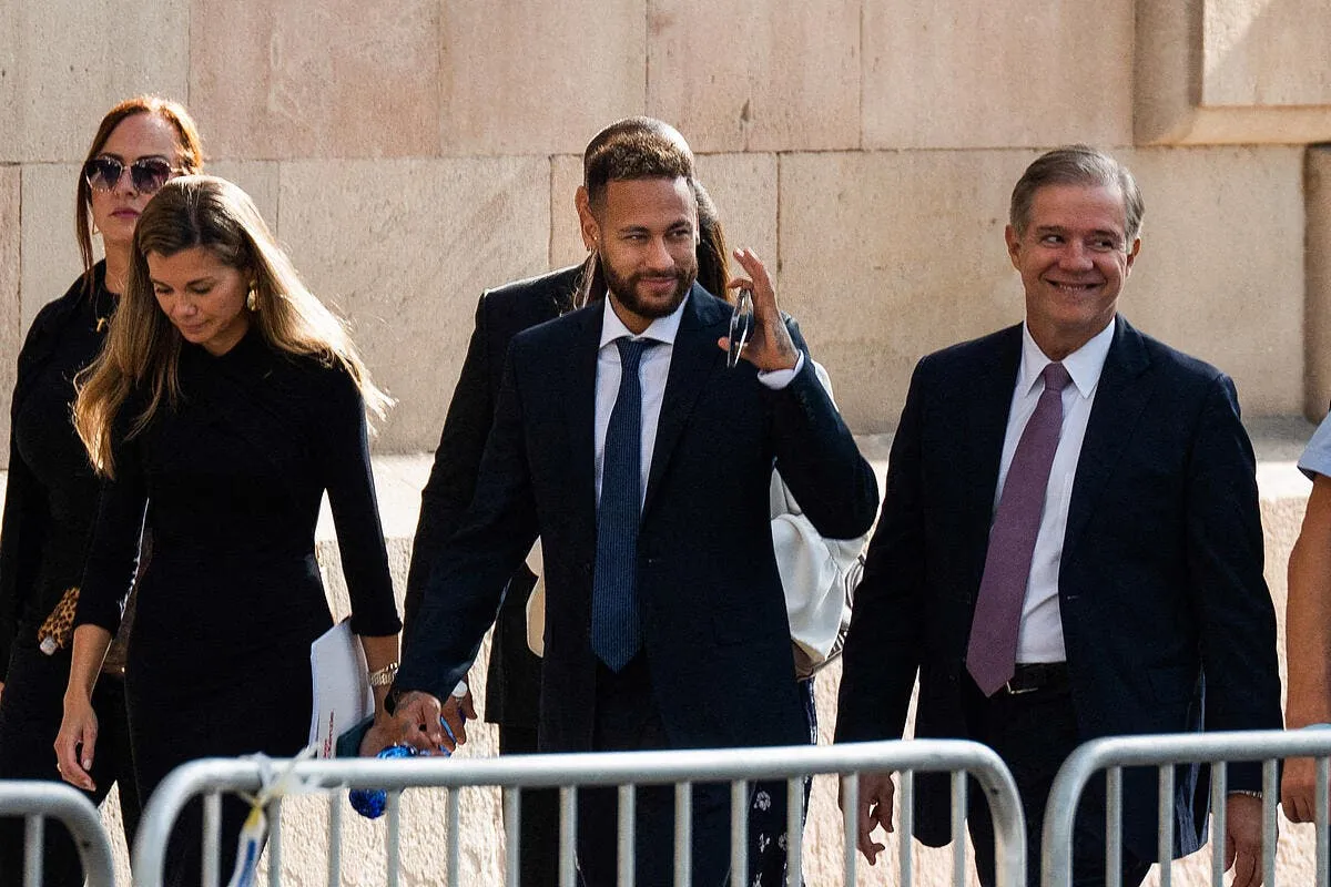 tacles a la gorge au proces neymar messi et le psg cites icon abaca 828720 001 352566