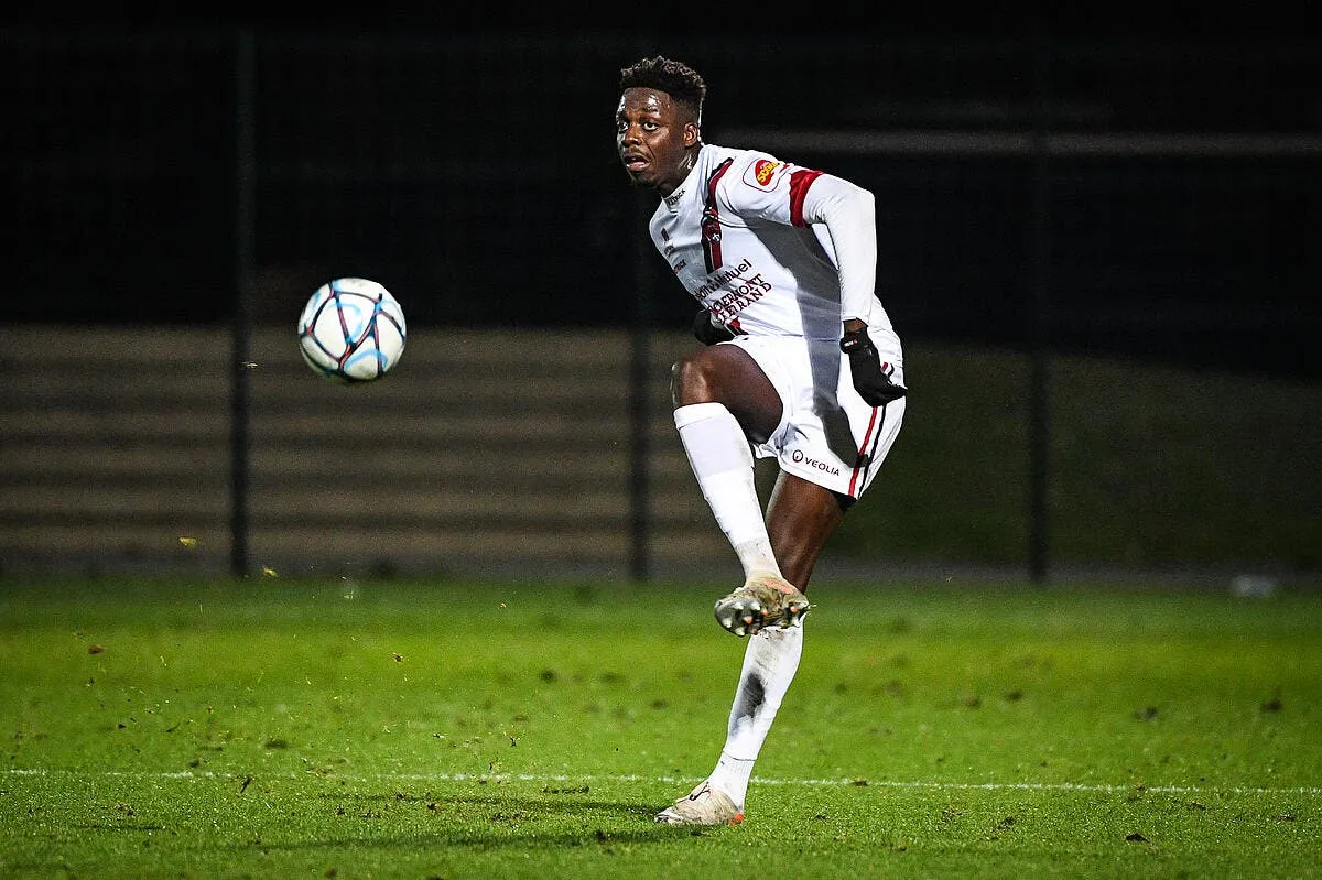 transfert asse mohamed bayo l attaquant tant attendu a st etienne icon mm1 6092 305469