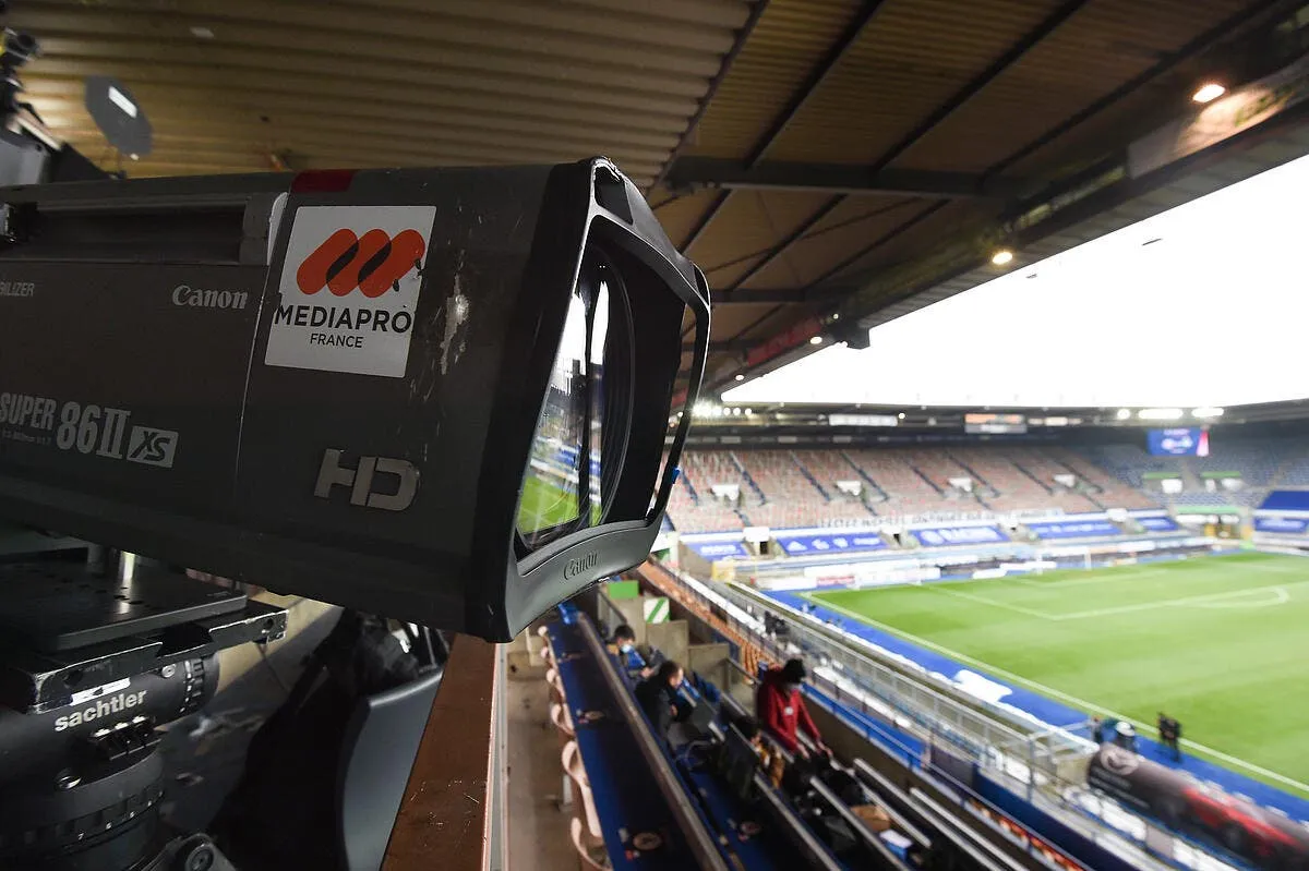 tv amazon et dazn pour eviter un appel d offres low cost icon sbo 2264 1 304621