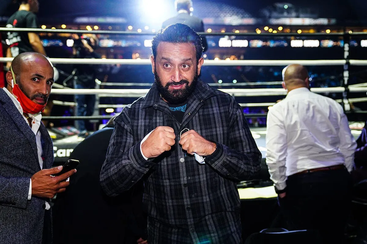 tv hanouna rentre encore dans le ring pour pierre menes icon pcs09426 310197