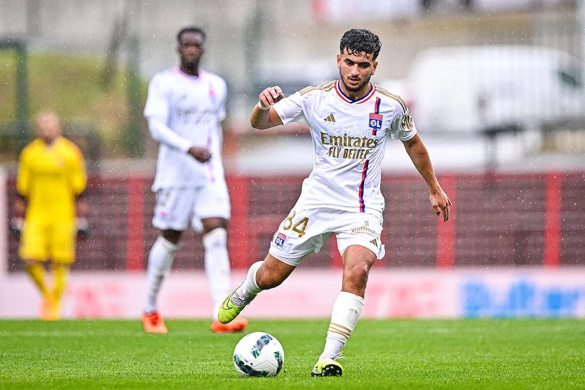 un ancien crack de l ol en galere textor lui tend la main el arouch 1 387778