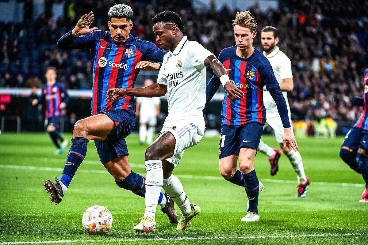 un blaugrana cible le real attend la relegation du barca ronald araujo 358192