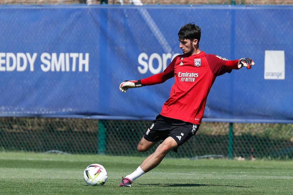 un futur crack attend son heure l ol lui barre la route patouillet 369211