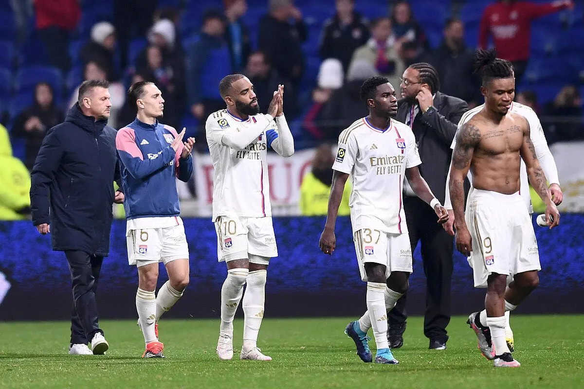 un joueur de l ol a bluffe rennes icon pl5 7352 371116